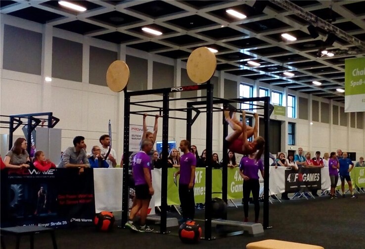 Mit elf Turnerinnen und zwei Turnern in Berlin 