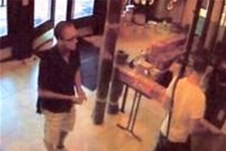 Polizei bittet um Mithilfe bei der Identifizierung von zwei Tatverdächtigen und fahndet mit Foto 