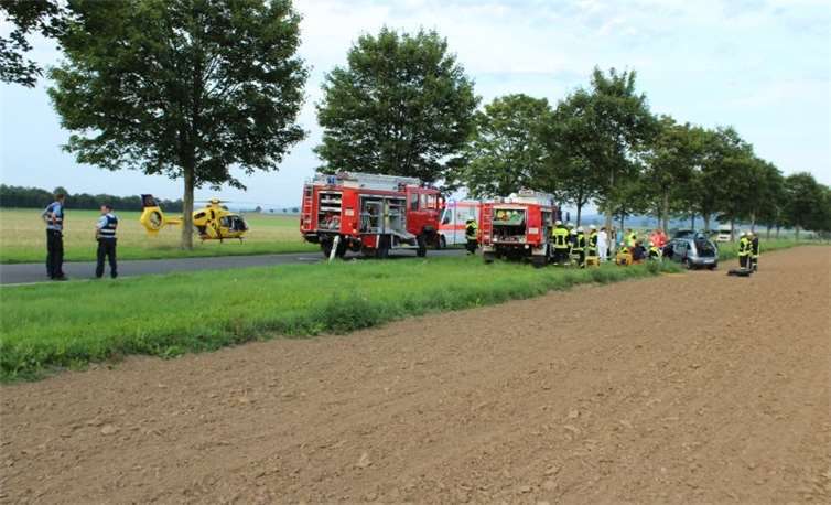 Feuerwehr befreit schwer verletzte 19-Jährige 