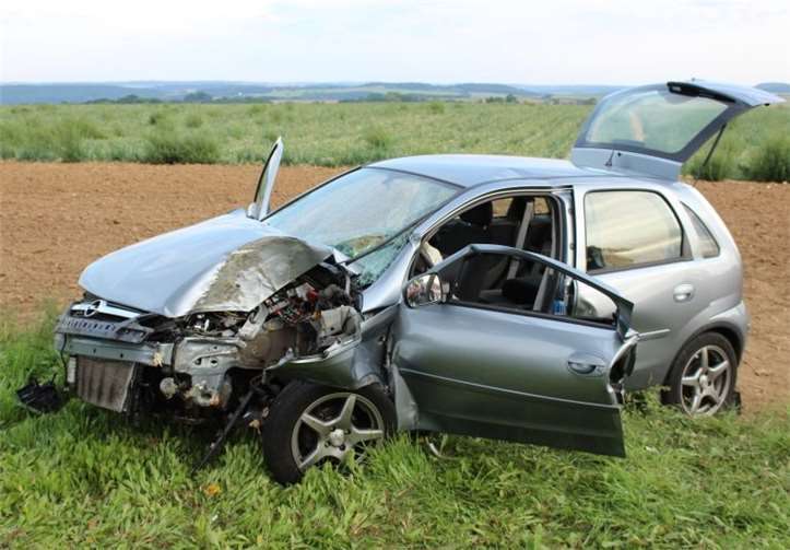 Feuerwehr befreit schwer verletzte 19-Jährige 