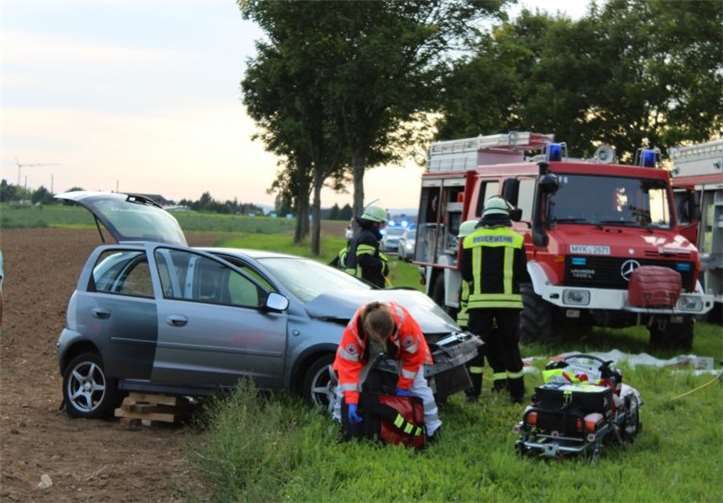 Feuerwehr befreit schwer verletzte 19-Jährige 