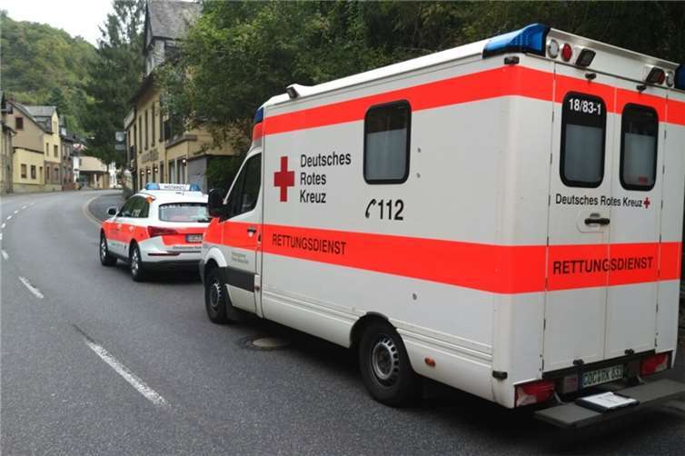 Person hat sich auf Hausdach verschanzt 