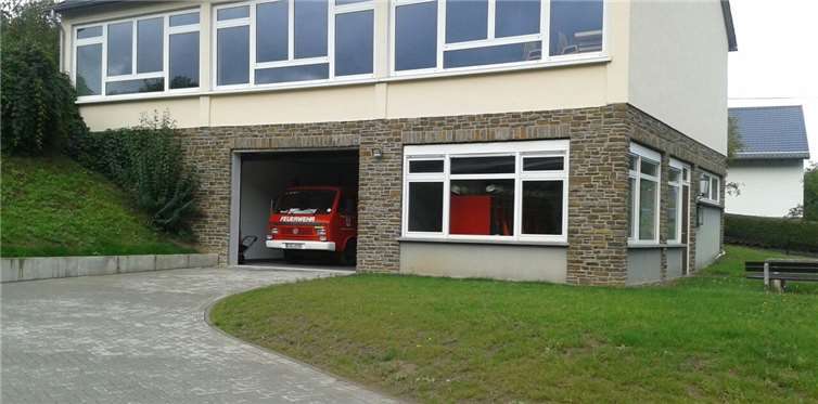 Schlüsselübergabe bei der Feuerwehr 