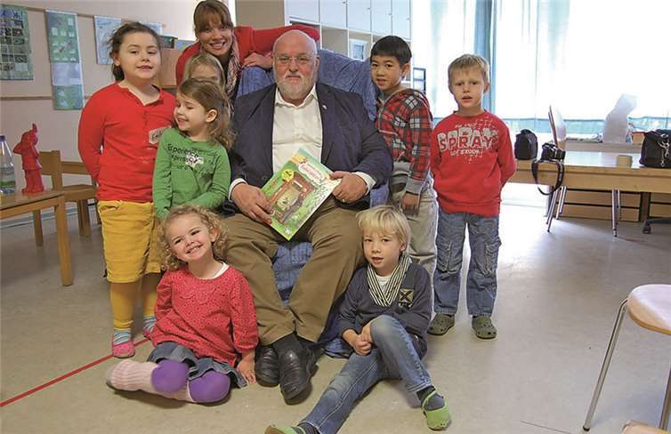 Glückliche Kinderaugen beim Vorlesen