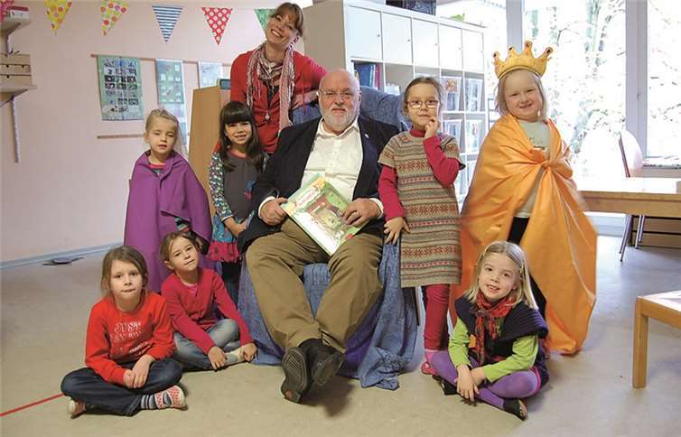 Glückliche Kinderaugen beim Vorlesen 