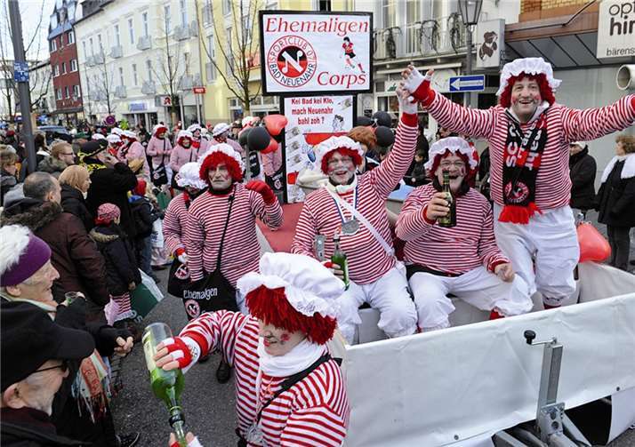Kunterbunter Neuenahrer Umzug am Karnevalssonntag 