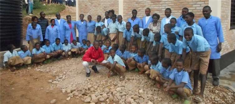 Ecole Primaire Bushoki erhält neues Gebäude 