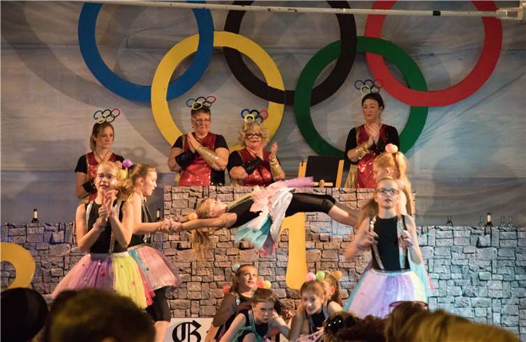 Gimmersdorfer Mädchensitzung mit tollem Programm 