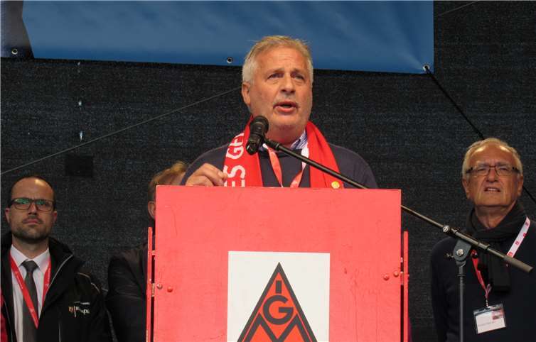 Wo man sonst unter „1000 Lichtern“ feiert, zeigten sich tausende Stahlwerker erbost 