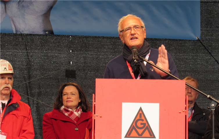 Wo man sonst unter „1000 Lichtern“ feiert, zeigten sich tausende Stahlwerker erbost 