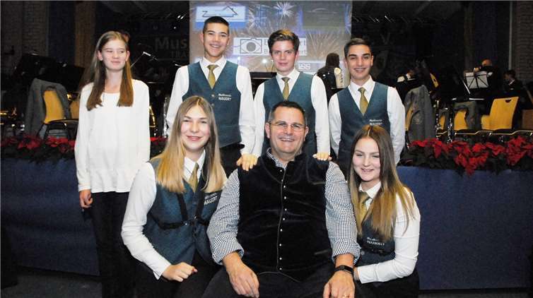 Furioser Schlussakkord des Jubiläums-Musikvereins Nauort 