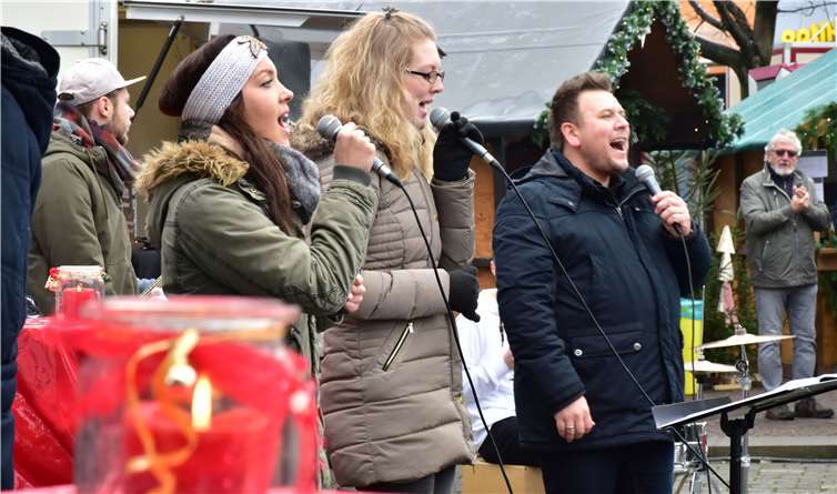 Dierdorf verwandelte sich in ein weihnachtliches Hüttendorf 