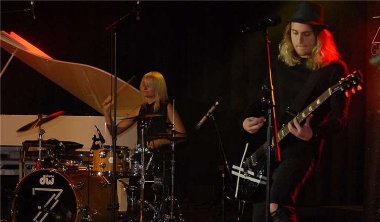 Glamour und Gesang beim Charity-Abend für rumänische Müllkinder 