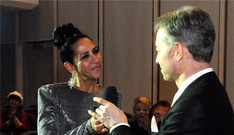 Glamour und Gesang beim Charity-Abend für rumänische Müllkinder 