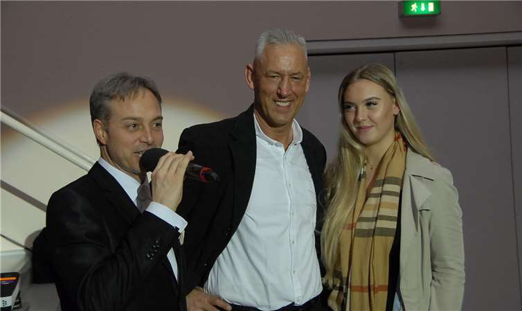 Glamour und Gesang beim Charity-Abend für rumänische Müllkinder 