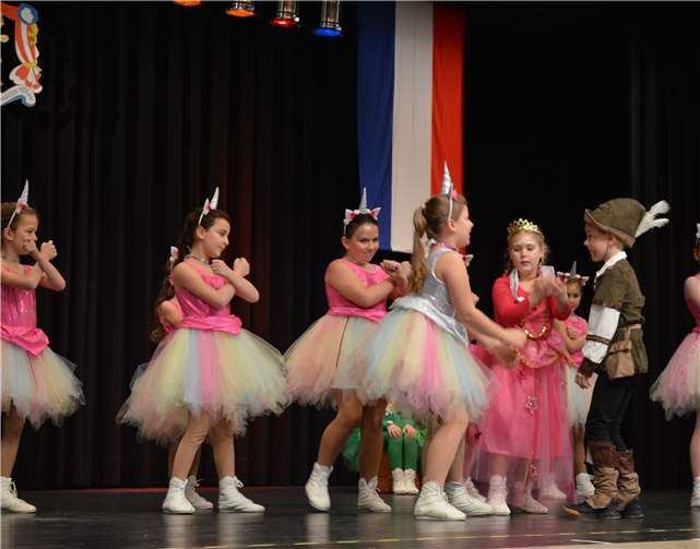 30 Gruppen wirbelten über die Bühne 