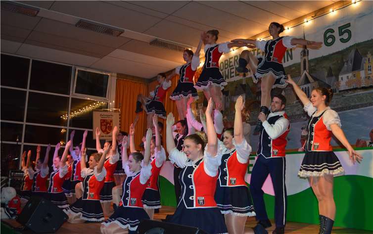 Rund 400 knatschjecke Narren gerieten außer Rand und Band 