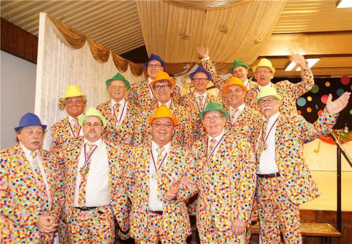 Jahnhalle im bunten Konfettiregen 