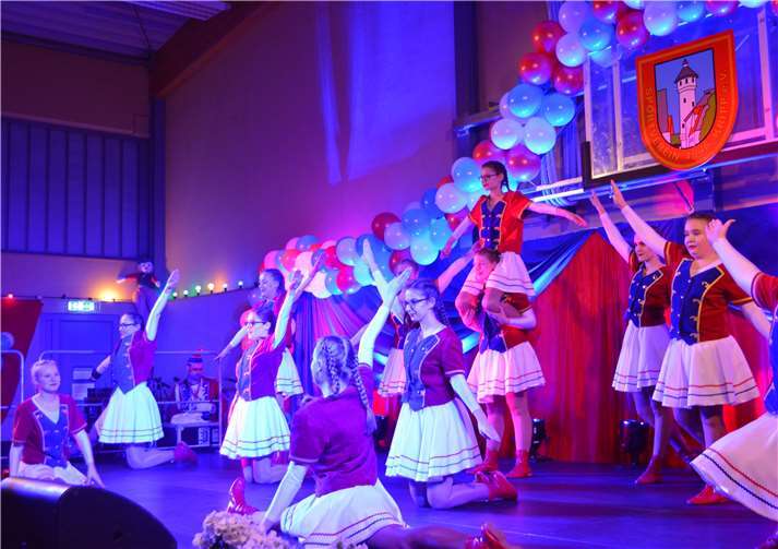 Zündende Büttrede, fantastische Tänze und Stimmungsmusik pur 