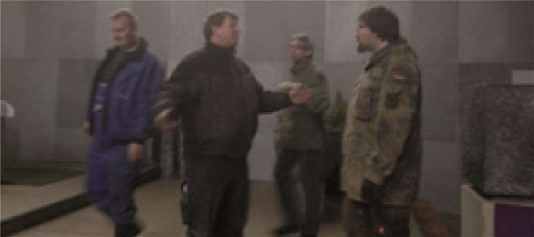 Wie kommen eigentlich die Weihnachtsbäume in die Kirche? 