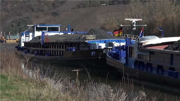 Frachtschiffe auf der Mosel zusammengestoßen 