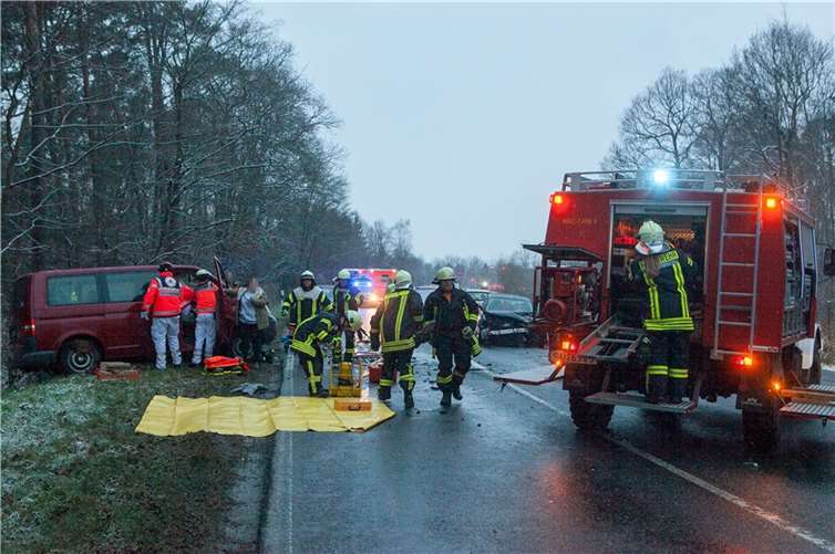 Drei Verletzte nach Zusammenstoß dreier Autos 
