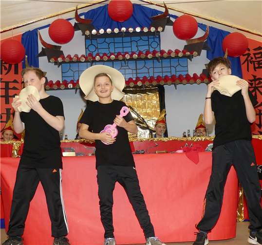 Flotte Tänze, tolle Büttenreden und amüsante Sketche 