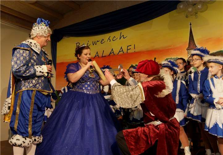 Wie’n Schlössje os ohs neu Hall, drüm feijere mir do Karneval 