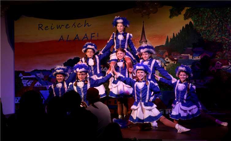 Wie’n Schlössje os ohs neu Hall, drüm feijere mir do Karneval 