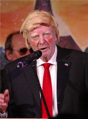 Wie’n Schlössje os ohs neu Hall, drüm feijere mir do Karneval 