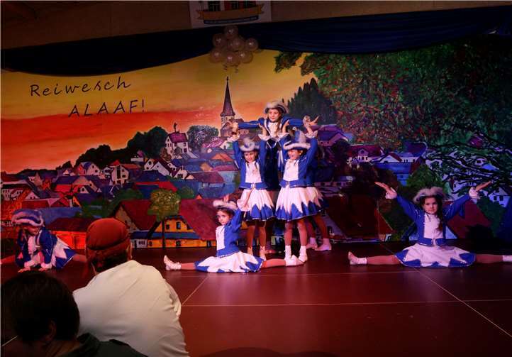 Wie’n Schlössje os ohs neu Hall, drüm feijere mir do Karneval 