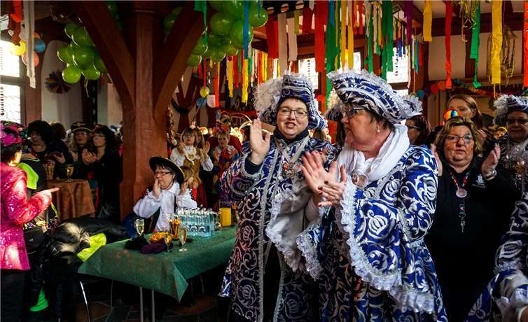 Trotz eisiger Kälte kochte bei den Möhnen vom Scharfen Turm die Stimmung 