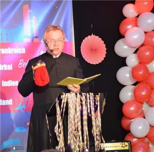 Pastor Birkenheuer unterhielt die Kolpingfamilie mit einer launigen Rede 