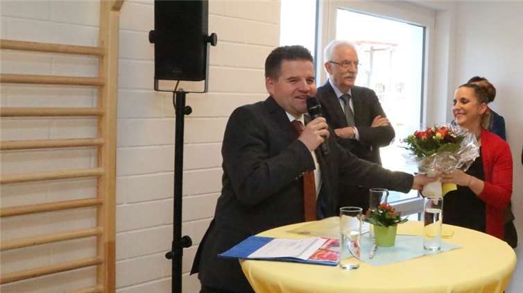 65 Kinder freuen sich auf helle und freundliche Räume 65 Kinder freuen sich auf helle und freundliche Räume