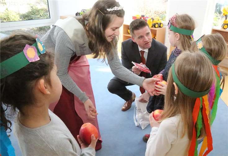 65 Kinder freuen sich auf helle und freundliche Räume 65 Kinder freuen sich auf helle und freundliche Räume