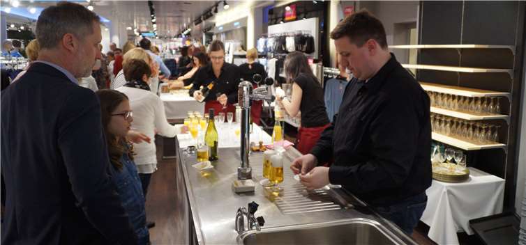 Kräftige Farben, Prints und Stilbruch sind angesagt 