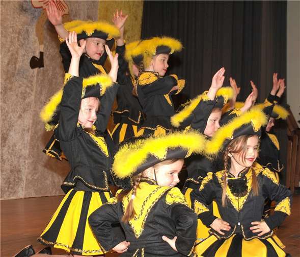 Freundschaftstanzen brachte ein buntes Bild in die Schlossberghalle 