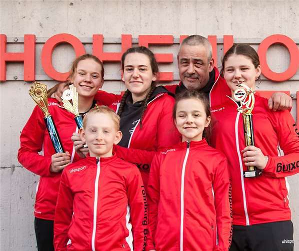 Erfolgreiche Nachwuchskick- boxer bei Newcomerturnier