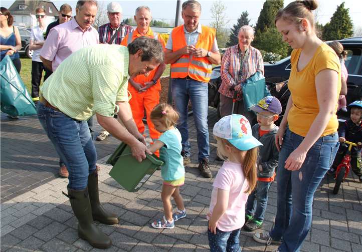 Landrat packt in Ebernhahn mit an 