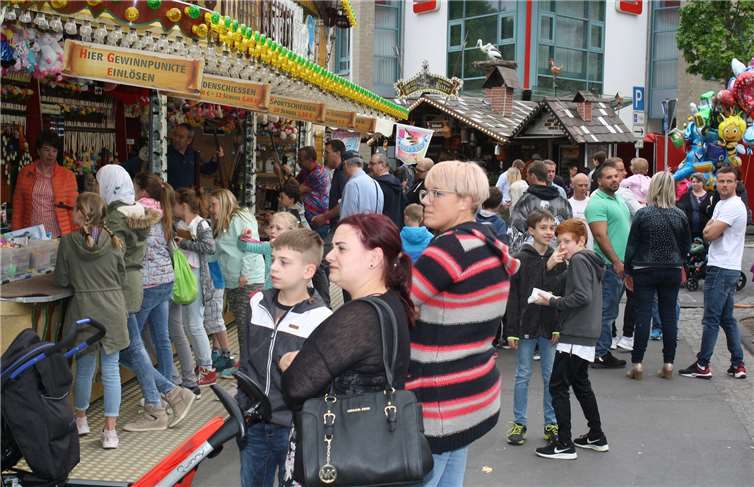 Gefallenenehrung, Festumzug, Tombola und Freibier 