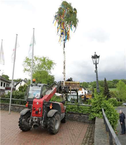 Oberbachem tanzt in den Mai 