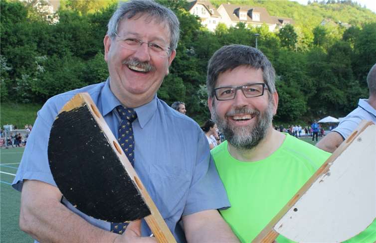 Firmenangehörige, Behördenbedienstete und Schulkinder am Start 