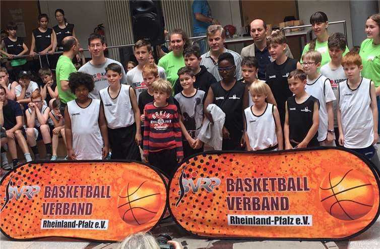 Mit 14 Kindern beim Minifestival 