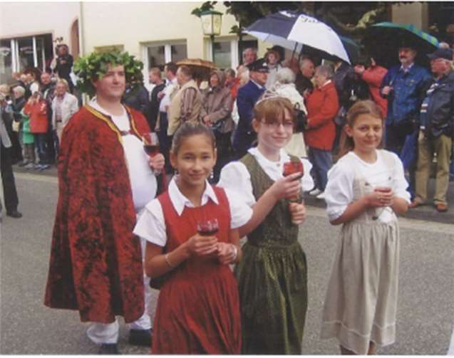 Michaela Eller mit Prinzessinnen Annika Rech und Annabell Stodden wurden eingeführt 