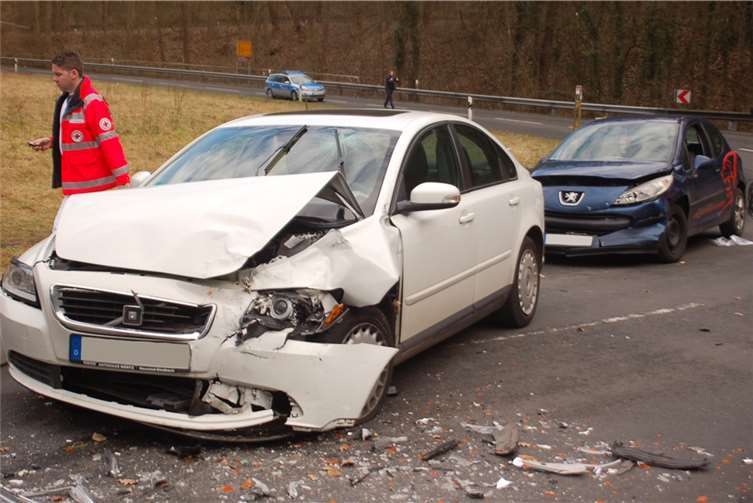 Frontal mit Linienbus kollidiert 