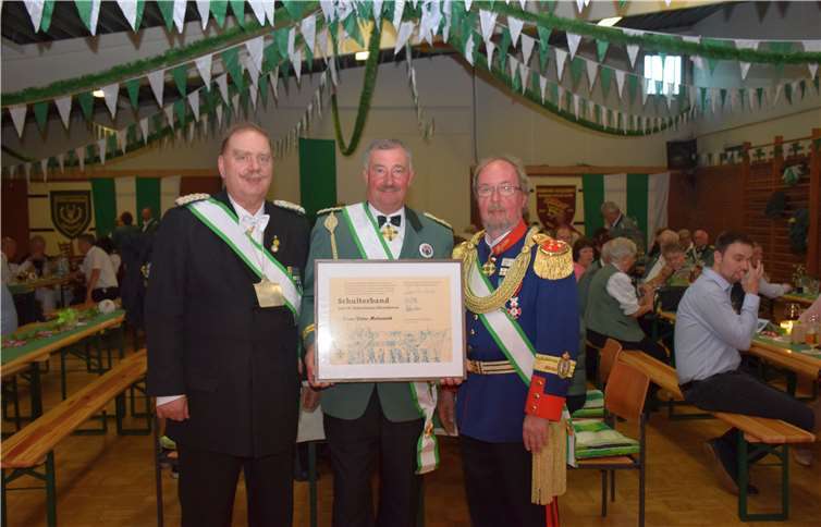 Hohe Auszeichnung für Bezirksbundesmeister Hans Peter Metternich 