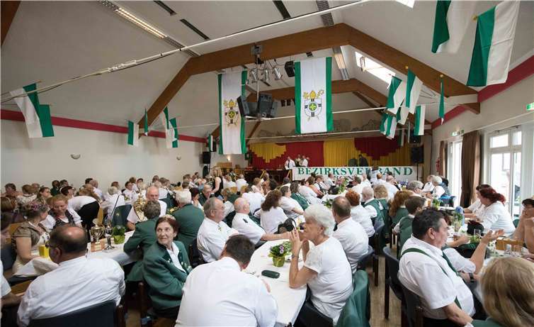 Waltraud Schubert und Stephan Langel schossen den Vogel ab 