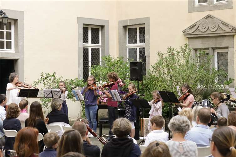 Ohrenschmaus im Burghof 