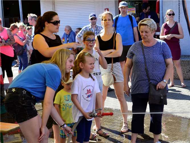 Neues Mehrzweckfahrzeug übergeben und eingesegnet 