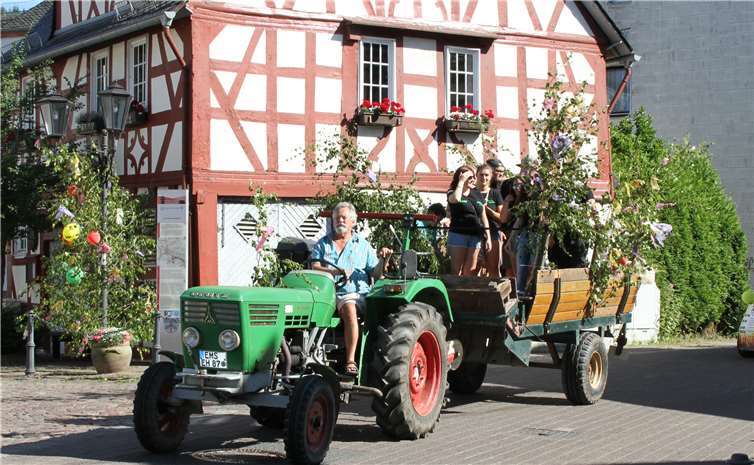 Buntes Programm bei Sommerwetter 